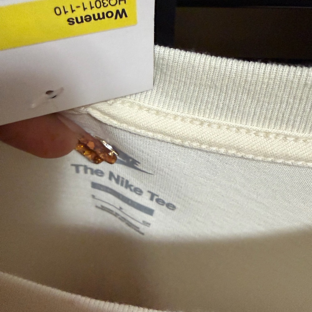 Nike Women’s jogger & tee - Picture 3 of 5